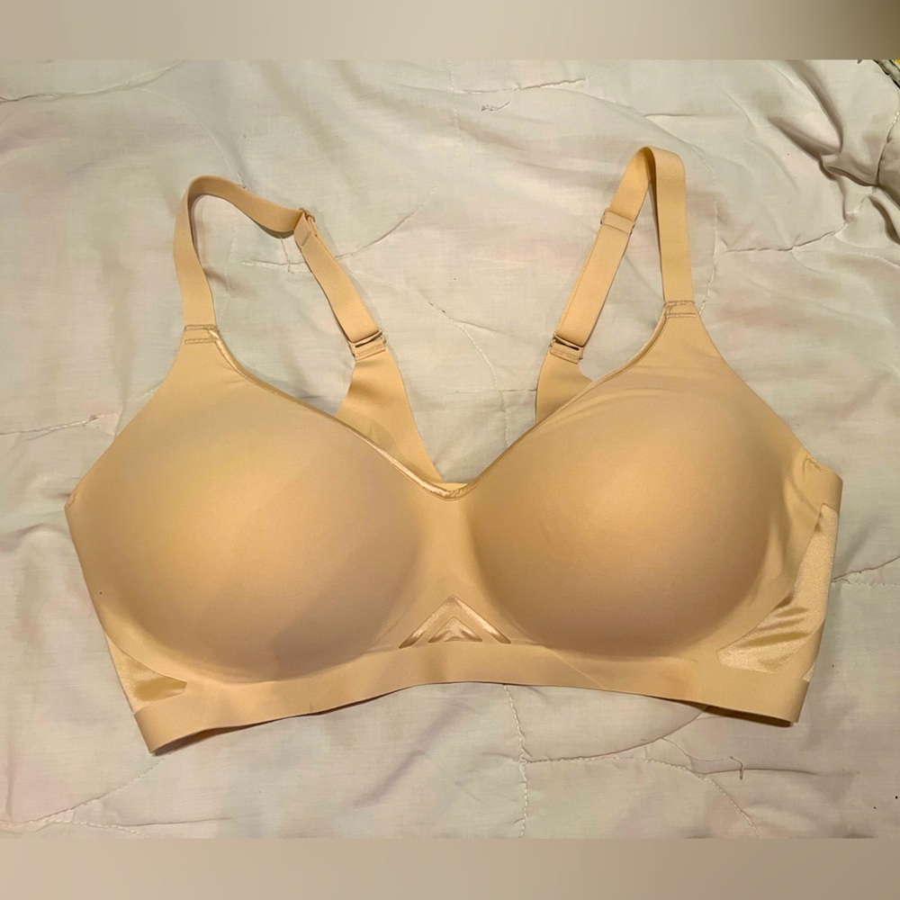 Underoutfit Elegant Cream Seamless Bra